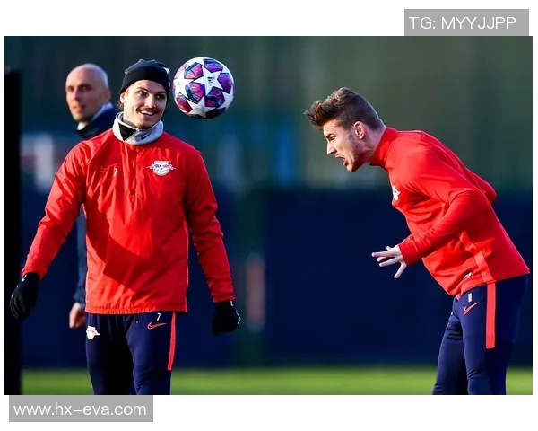 欧冠激战曼联与莱比锡握手言和精彩瞬间引发全场热烈反响